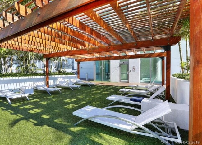 92 SW 3rd St Unit 3504