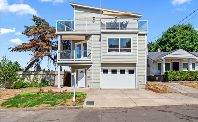 Building Photo - 3131 NE Wasco St