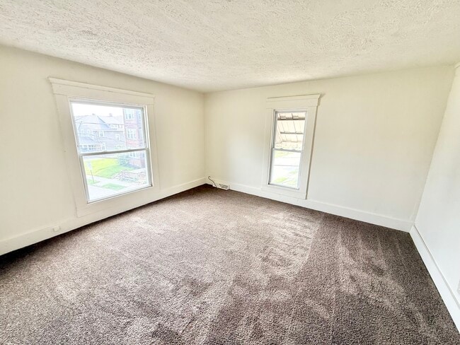 Photo - 921 17th St NW