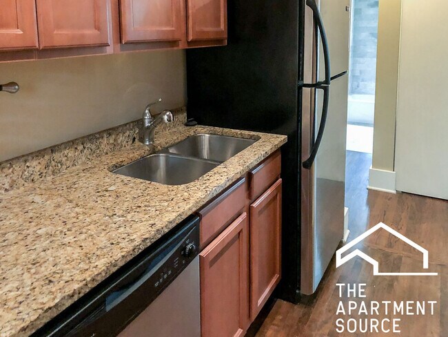 Photo - 1849 W Cornelia Ave Unit 1