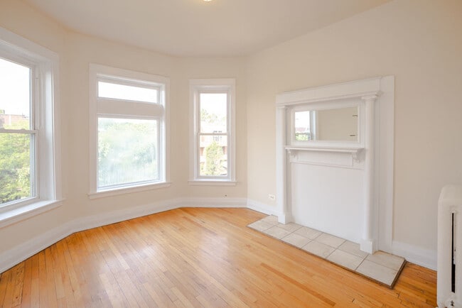 Photo - 1914 N Drake Ave Unidad 2S