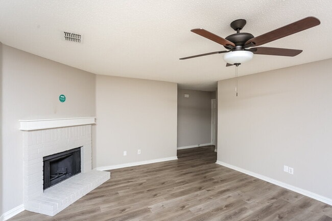 Photo - 1732 Rialto Way