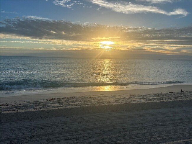 Photo - 2555 Collins Ave Unit 403