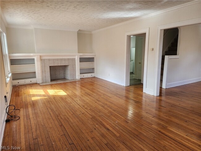 2060 Rossmoor Rd