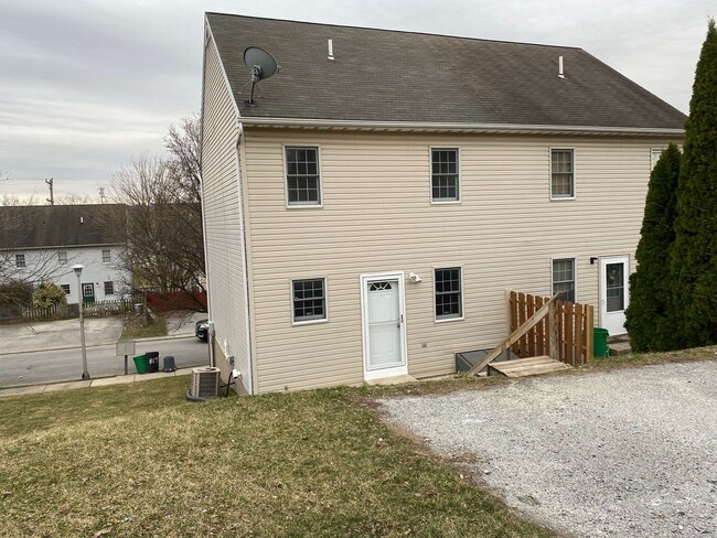 Photo - 819 Donnelly St