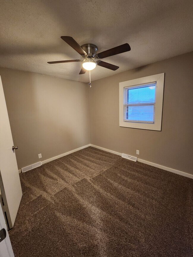 Photo - NO SECURITY DEPOSIT for OCTOBER MOVE IN! A...