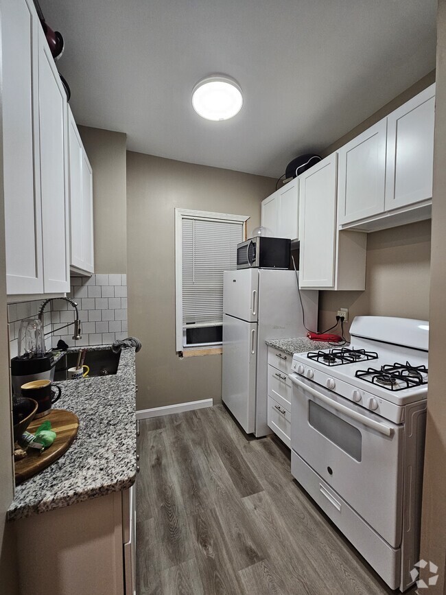Building Photo - 46 Bay St Unit 3 Rental