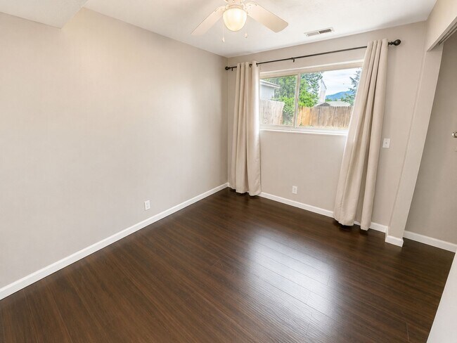 Photo - Amazing 4 bedroom 2 bathroom multi kitchen home a must see!!
