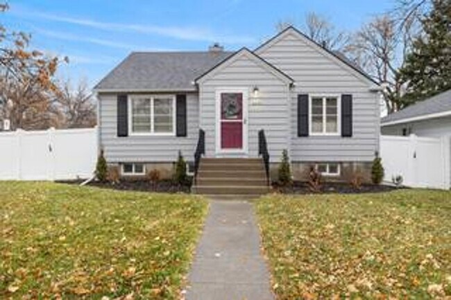 Elm Street Duplex - Elm Street Duplex Apartment Unit 1