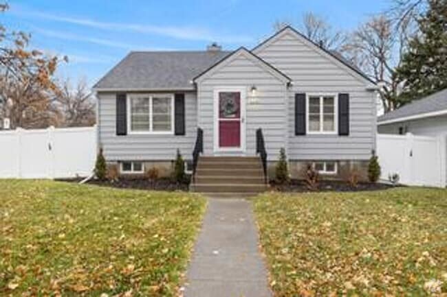 Building Photo - Elm Street Duplex Unit 1 Rental