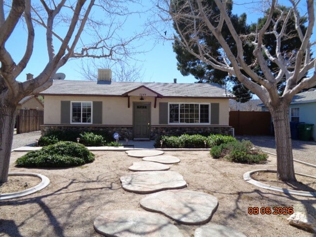 Building Photo - Adorable 2 Bedroom 1 Bath in the heart of Quartz Hill