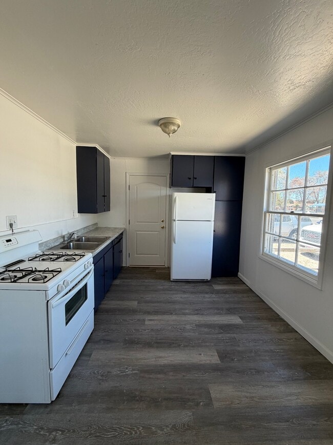 125 W D St