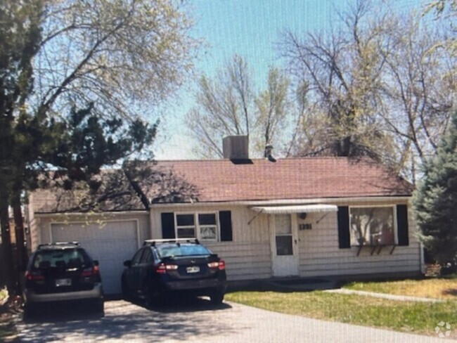 Building Photo - Great Two Bedroom Single Family Home