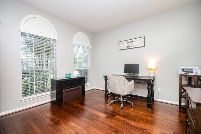 Photo - 2114 Thistlerock Ln