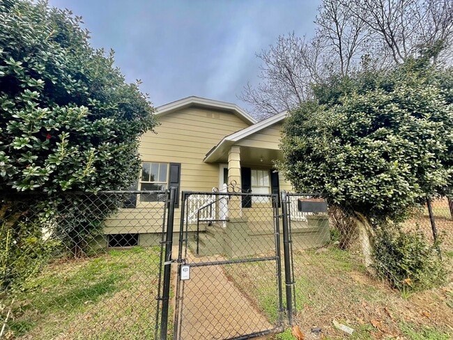 Photo - Welcome to this charming 2-bedroom, 1-bathroom home located in the scenic Kings Mountain, NC