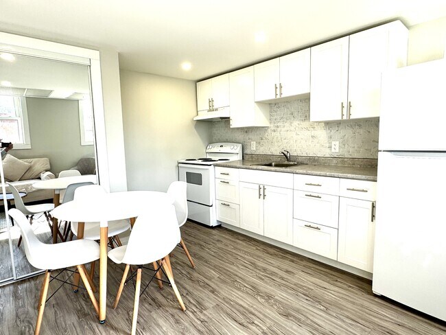 Photo - 1495 Gladstone Ave Unité 105