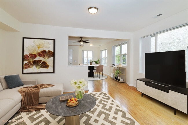 Photo - 1304 N Claremont Ave Unidad 3