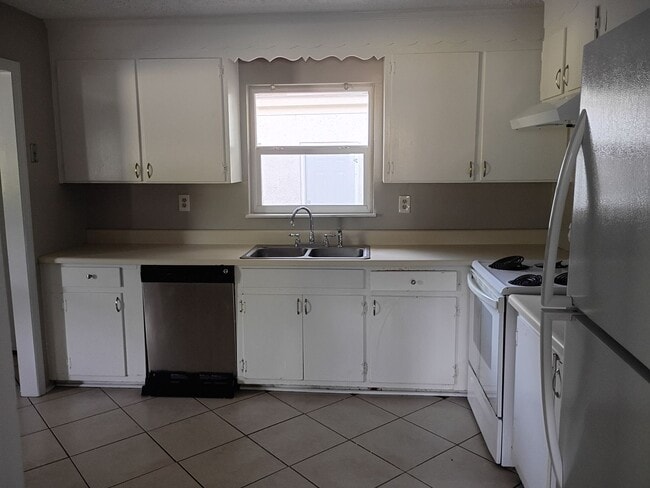 Photo - 1802 E 58th St