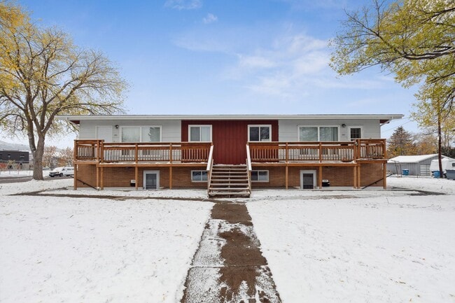 Building Photo - Knowles Properties Unit 207 Knowles