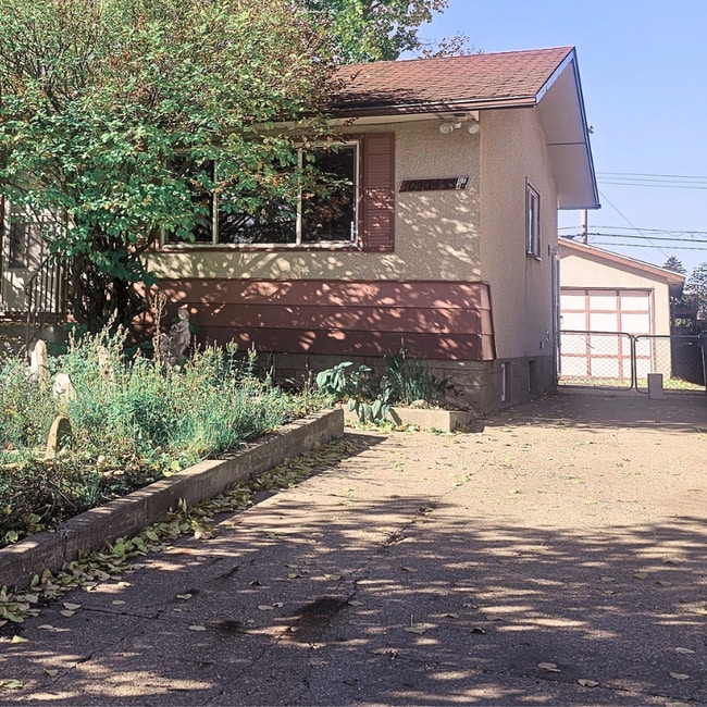 Building Photo - 10904-1093A 93a St