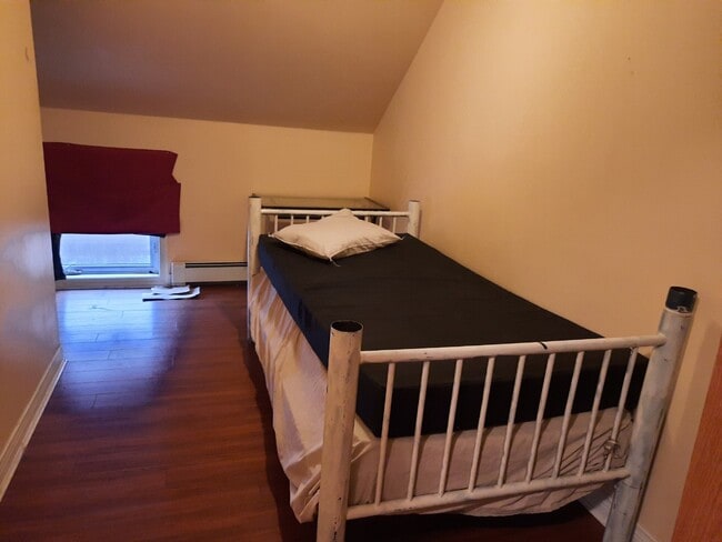 Building Photo - 225 University Ave Unit 3