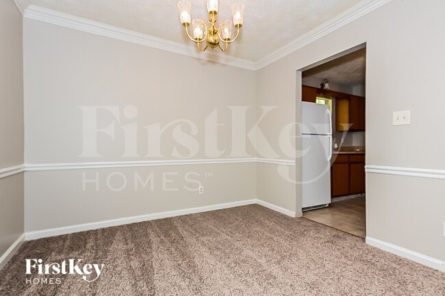 646 Woodknoll Ct