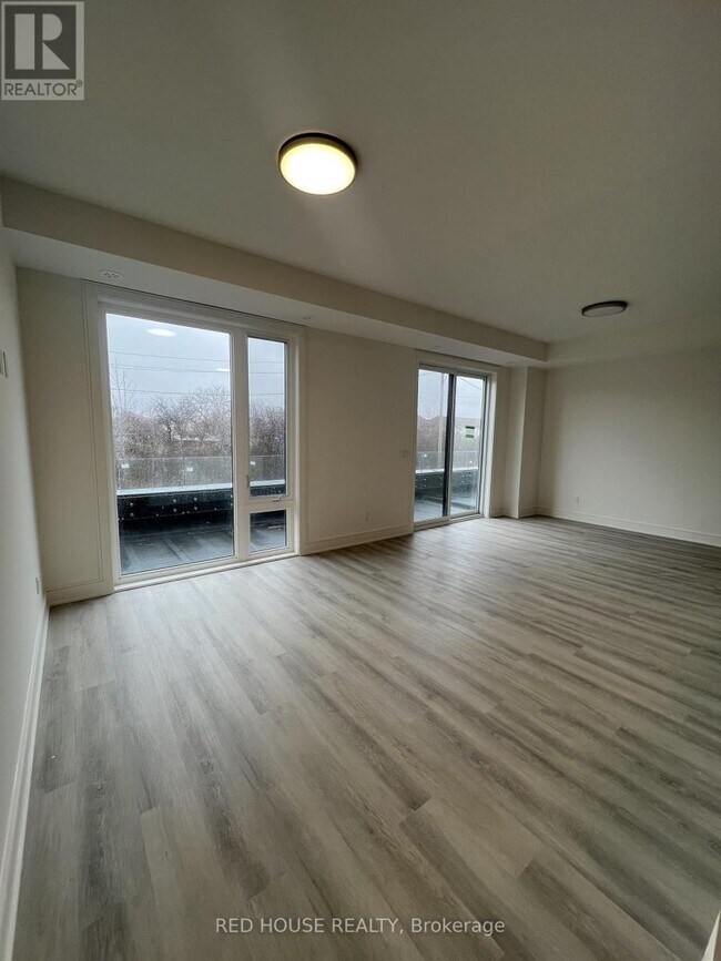 Photo - 158 EVERETT Cmn