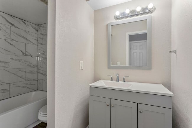 Photo - Lamplight Apartments