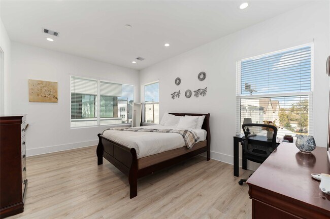 Photo - 3410 Baer St