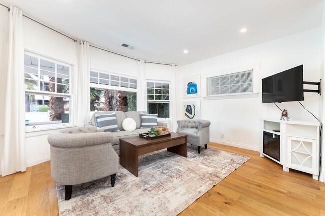 Photo - 6008 Carlton Way