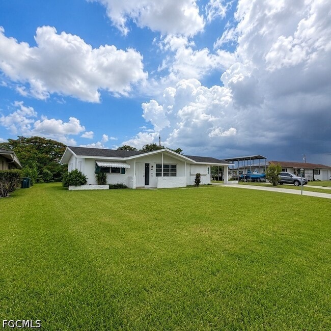 Building Photo - 800 Willow Dr