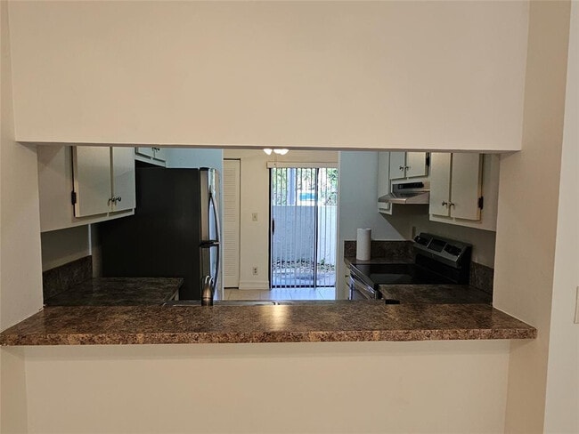 Photo - 5583 Courtyard Dr Unit 5583