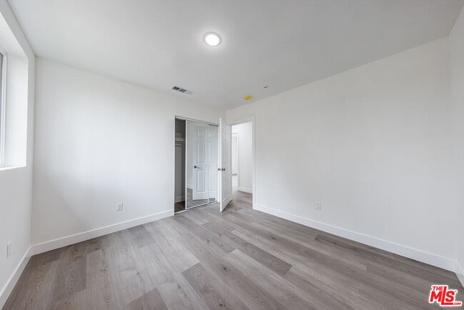 1617 W 55th St