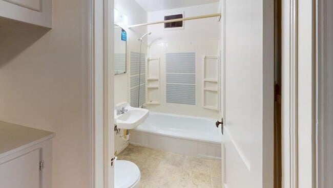 Photo - 1119 E Thayer Ave