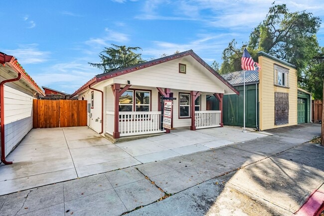 Photo - Experience residential luxury living only 2 blocks from the heart of downtown Livermore!!