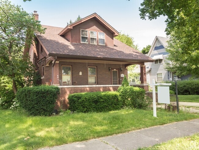 Building Photo - 830 Bellevue Ave Rental