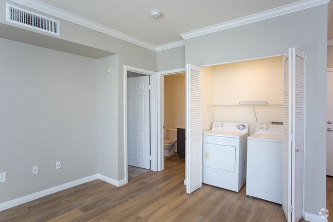 1BR, 1BA-759 SF