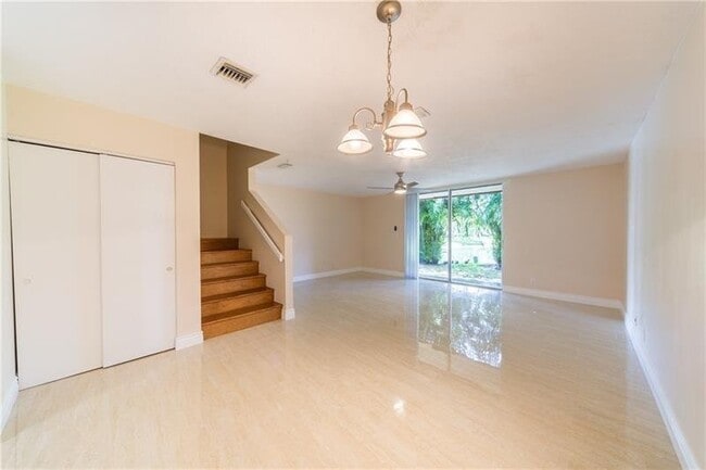 Photo - 1343 Hampton Blvd