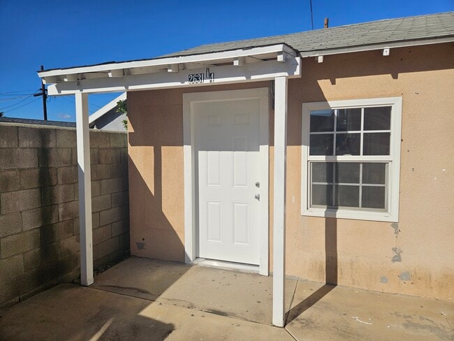 Entrada principal - 2631 E 2nd St Unidad 2631 E. 2nd St. L.A. CA