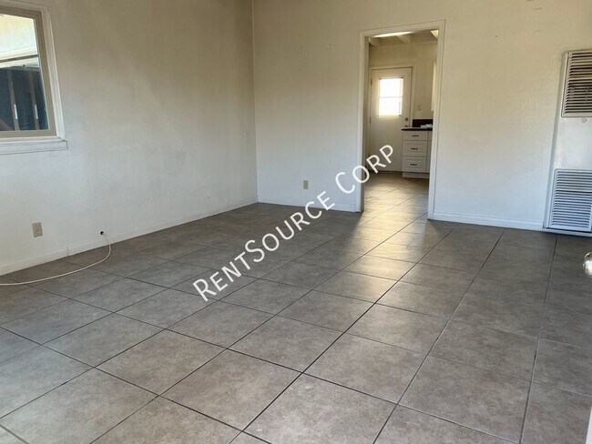 Photo - 2 Bedroom Single Story Duplex for Rent in ...