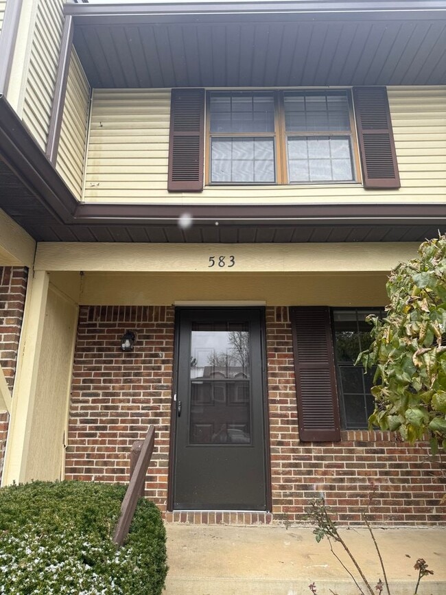 Photo - 3 Bedroom/2.5 bath Townhome Located on Bloomington's Southside - Available April 2026!