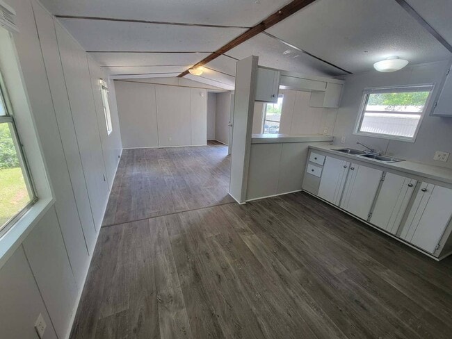 Photo - 109 Embert Ln