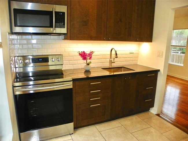 Building Photo - 4334 Jefferson St Unit 1/2