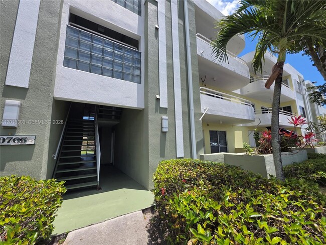 Building Photo - 10765 SW 108th Ave Unit 104