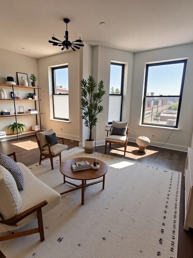 Building Photo - 948 W Addison St Unit 3