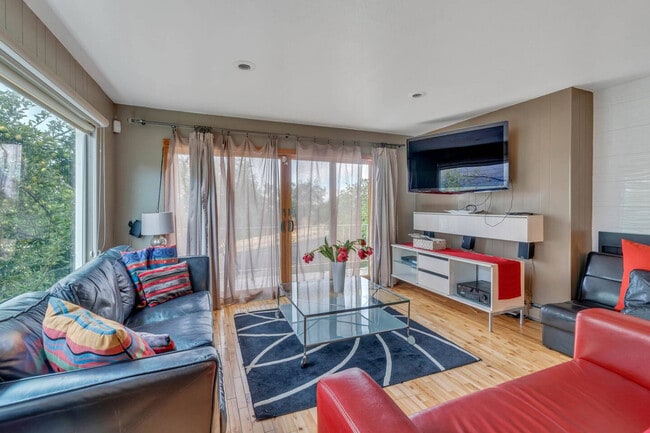 Building Photo - 665 Columbus St E Unit SI ID1513966P