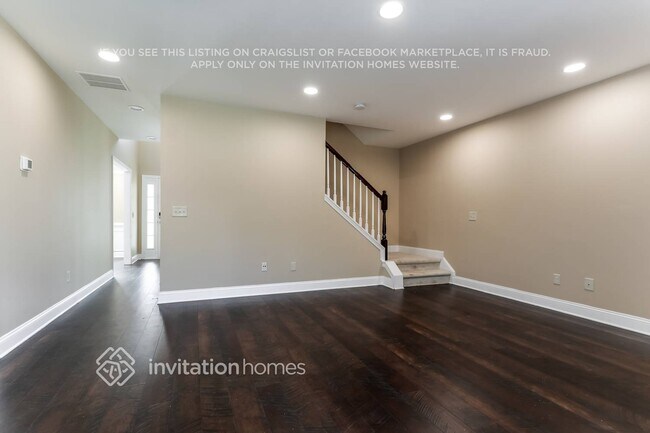 Photo - 523 Cliffglen Way NW