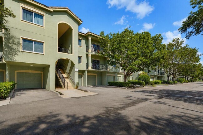 Building Photo - 350 Crestwood Cir Unit 306
