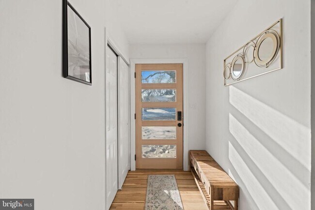 Photo - 209 Front St