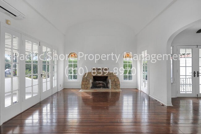 Photo - 1107 Superba Ave